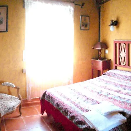 Spacious House With Mountain View In Ivanrey