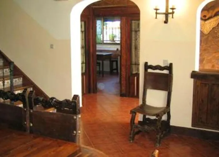 Spacious House With Mountain View In Ivanrey Feriehus