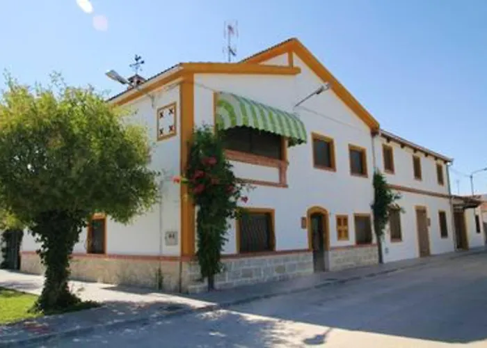 Feriehus Spacious House With Mountain View In Ivanrey *